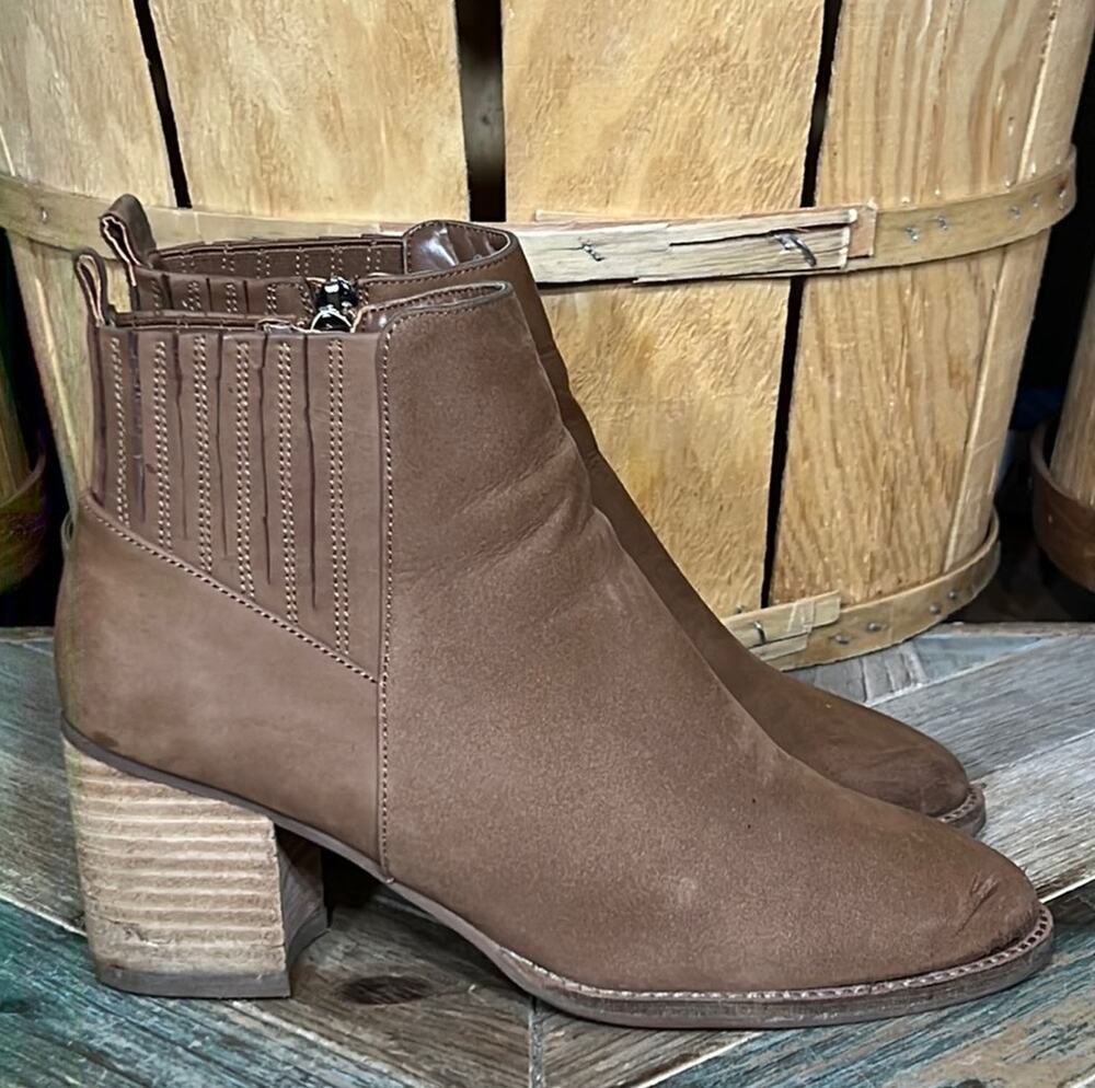 Blondo Laureece Brown Nubuck Waterproof Pull-On Ankle Booties Boots Women Size 7